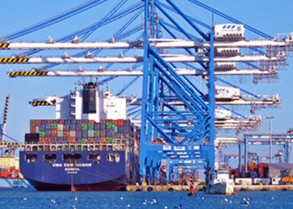 La réduction des émissions de soufre dans le transport maritime : un défi économique et technologique
